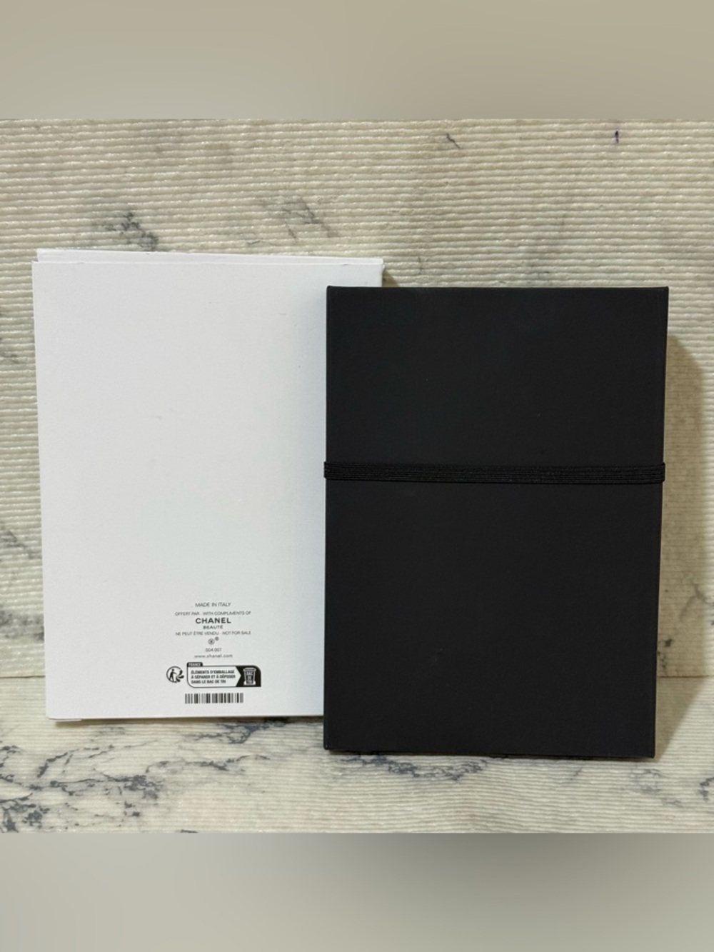 Chanel Beauty Notepad / Sticky Notes set with Pencil - Picture 12 of 14